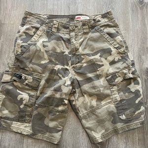 Camouflage relaxed fit shorts